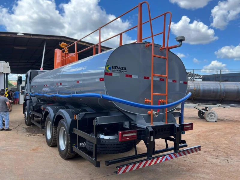 Tanque para transporte de água
